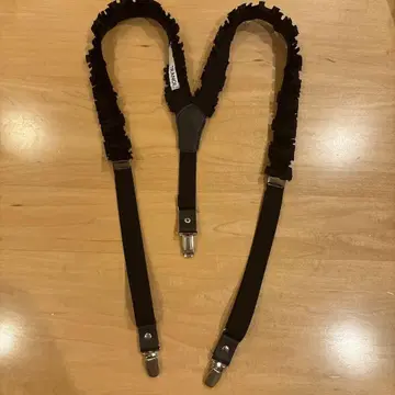 TRANOI 프릴이 달린 블랙 서스펜더