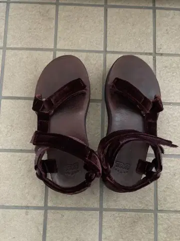 Teva 테바 퍼플 벨로아 샌들