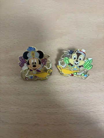 미키와 칩 핀 배지 2개 세트