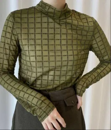 NEW LOGO MONOGRAM PLAID SKIN TOP 카키