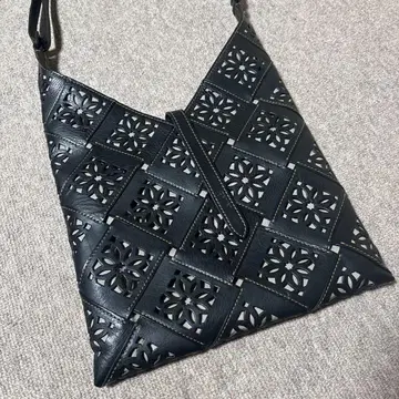 새상품급 genten 겐텐 서스티너블 컷워크 숄더백