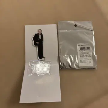 아크릴 스탠드 턱시도 모습