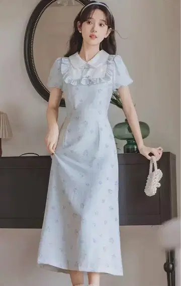 프릴이 달린 칼라 꽃무늬 프린트 반팔 원피스