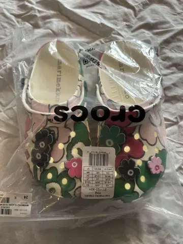 Crocs 마리메꼬 콜라보 크로그 샌들 24