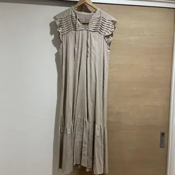 유나이티드 애로우즈 슬리브리스 원피스 베이지