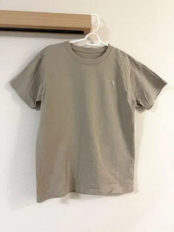 노스페이스 베이지 티셔츠