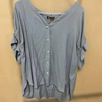 새상품급 노리즈 펄 버튼 블라우스