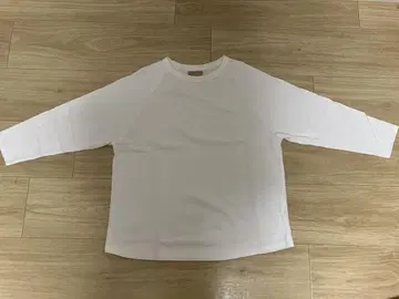 화이트 래글런 슬리브 티셔츠