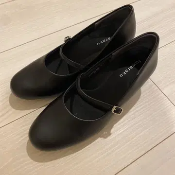 스트랩이 달린 신발 22.5cm