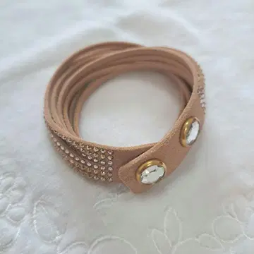 스와로브스키 SWAROVSKI 랩 뱅글 (베이지)