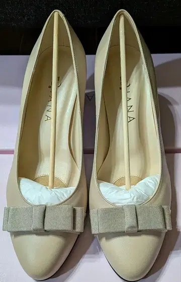 다이애나 베이지 리본 포함 하이힐 23.5cm