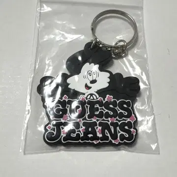 GUESS JEANS GIFTSHOP 한정판 VERDY 키링