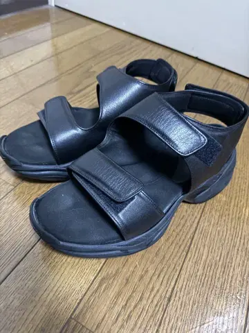 부속품 24SS 카프 가죽 샌들 42
