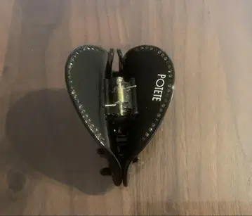 POTETE 스톤 하트 클립 블랙