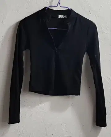 블랙 긴팔 크롭 탑