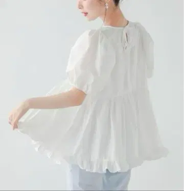 Fit more 백 오픈 밑단 프릴 페플럼 블라우스