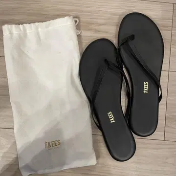 TKEES 블랙 샌들