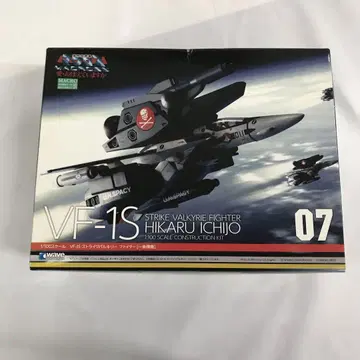1/100 VF-1S 스트라이크 발키리 파이터 이치조 테루 기체
