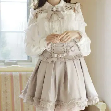 LIZLISA 에어리 레이스업 블라우스 레이스업 하트 카슈쿨 스커트