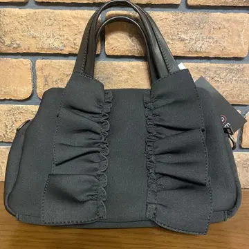 프릴 디자인 블랙 핸드백