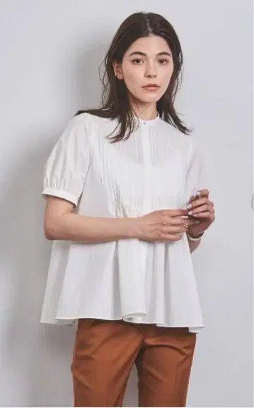 UNITED ARROWS C/N 핀턱 숏 슬리브 블라우스