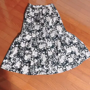UNITED ARROWS 플라워 프린트 롱 스커트 블랙 38