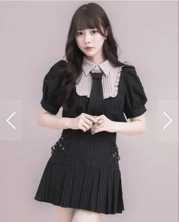 pium 넥타이 스퀘어 프릴 탑 사이드 벨트 플리츠 미니 스커트