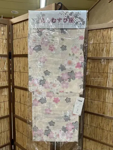 벚꽃 꽃무늬 크림색 유카타