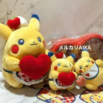 PIKACHU DINER 햄버거와 하트 마스코트 봉제 인형 파우치