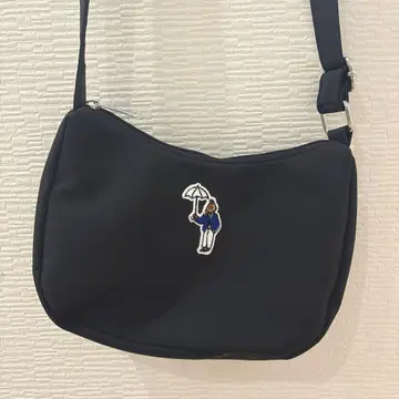 hish era vec shoulder BAG [black] 하프문