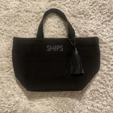 SHIPS 블랙 토트백 태슬