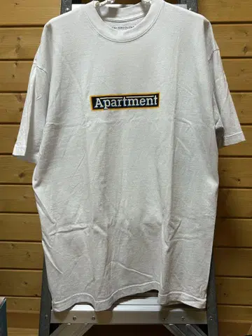 Apartment 티셔츠 화이트