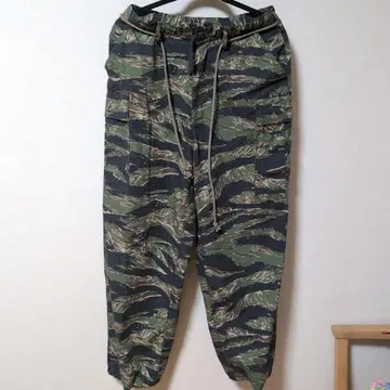 카모 패턴 릴랙스 핏 카고 팬츠