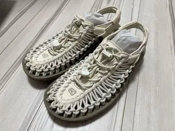 KEEN UNEEK 23cm