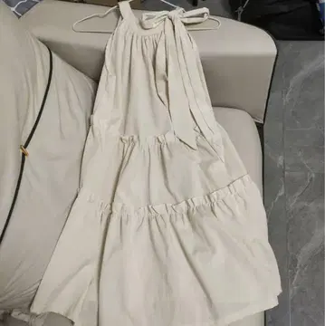 아이보리 슬리브리스 티어드 원피스