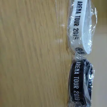 ARENA TOUR 2019 러버 밴드 화이트 블랙