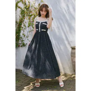 그녀의 입술을 연상시키는 베로나 트위드 롱 드레스