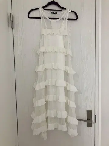 자라 프릴 원피스 S 사이즈 화이트