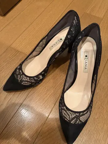 다이애나 펌프스 레이스 블랙