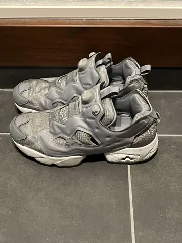리복 Instapump Fury 그레이
