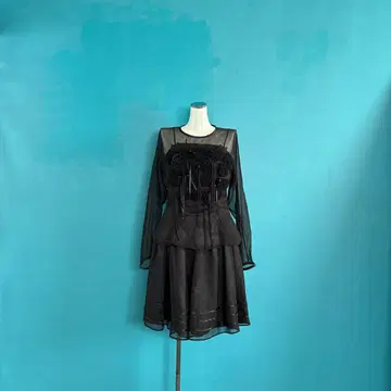 920 사에라 포테치노 블랙 플라워 장식 쉬폰 셋업 엘레강트