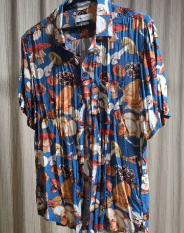 URBAN OUTFITTERS 반팔 셔츠 M