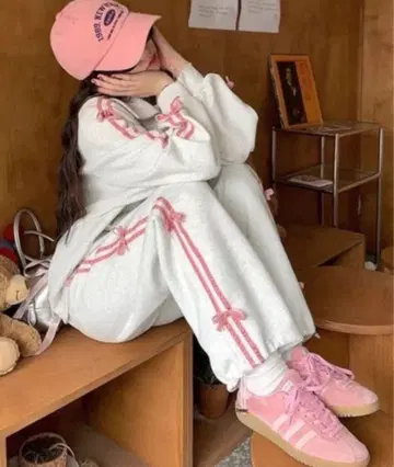 사이드 라인 미니 리본 맨투맨 셋업 라이트 그레이