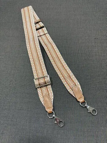 노브랜드 숄더백용 스트랩 브라운과 화이트