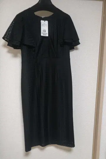 엘레강트한 블랙 플레어 슬리브 원피스