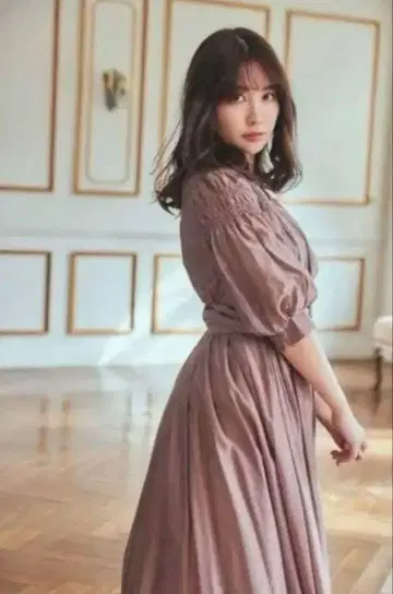 에어리 볼륨 소매 드레스