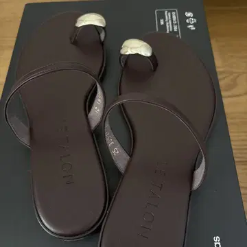 LE TALON 메탈 썸링 샌들