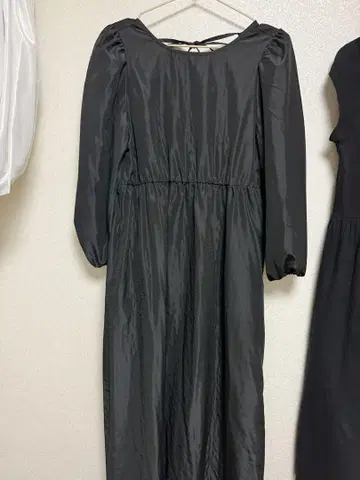 블랙 광택 원피스