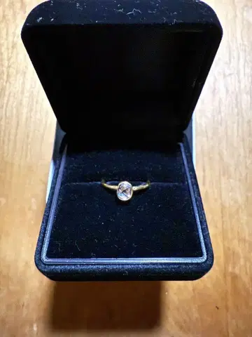 작은 타원형 갈색 로즈컷 다이아몬드 반지