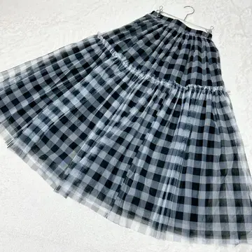 Myu 블록 체크 얇은 명주 스커트 블랙